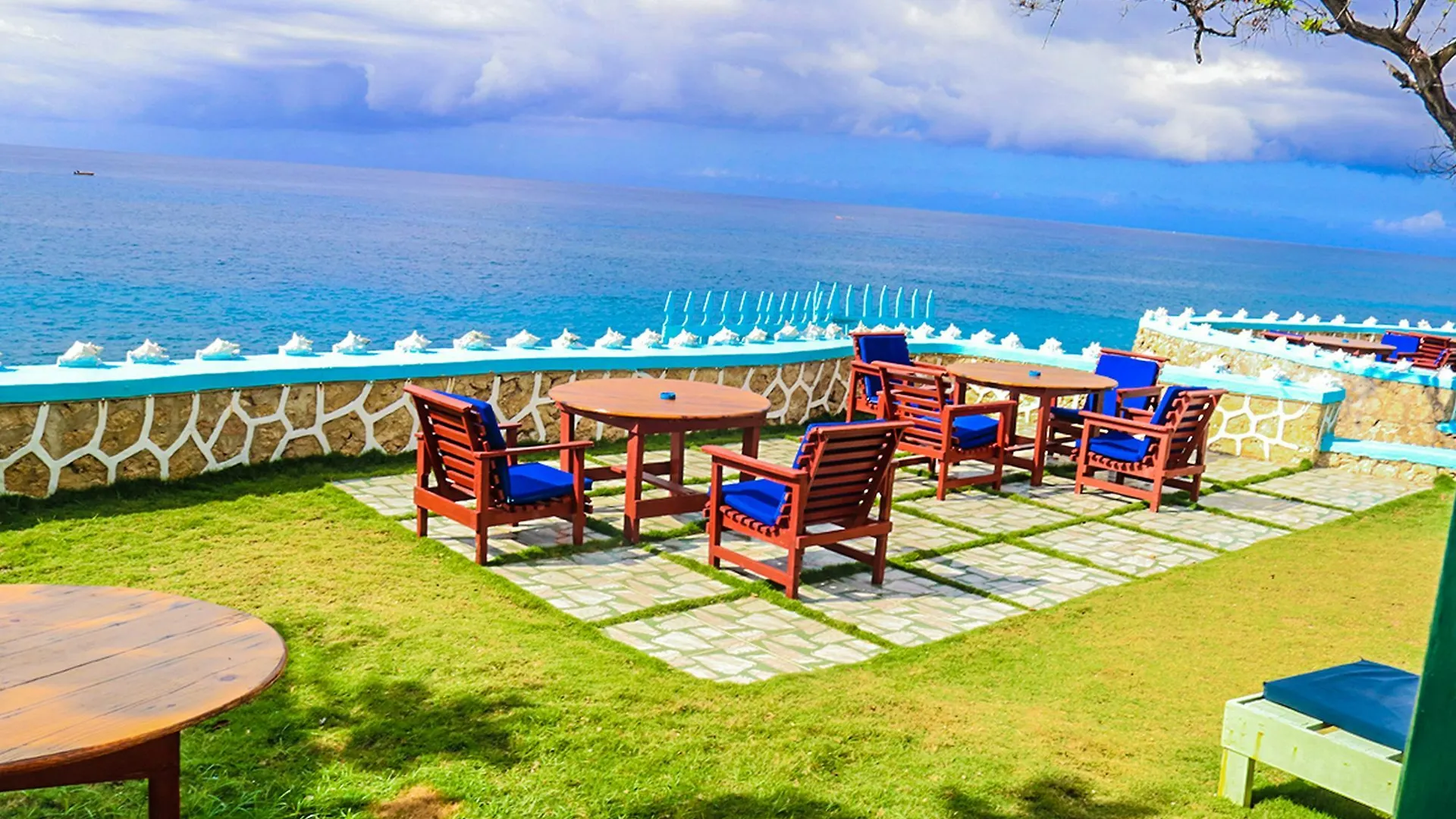 Blue Cave Castles Hotel Negril